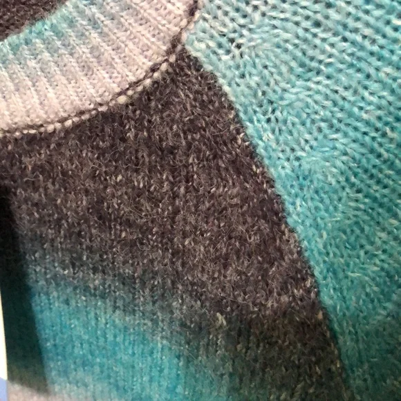 🦄HOST PICK!🦄BB Dakota Tri Color Sweater - Picture 3 of 12